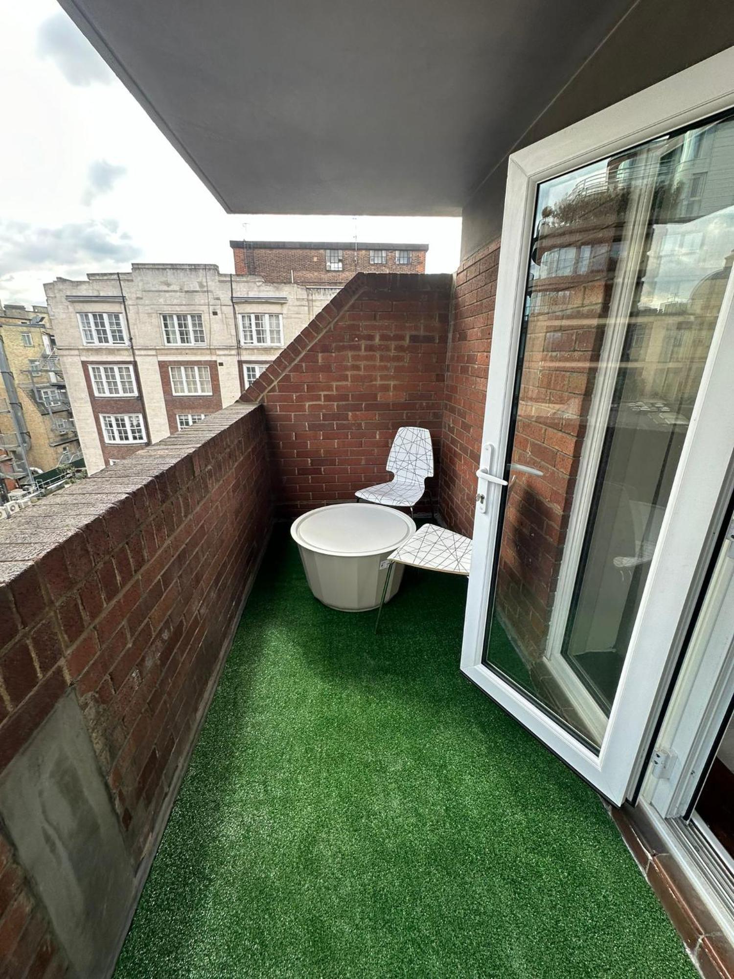 Queens Way Londra Exterior foto